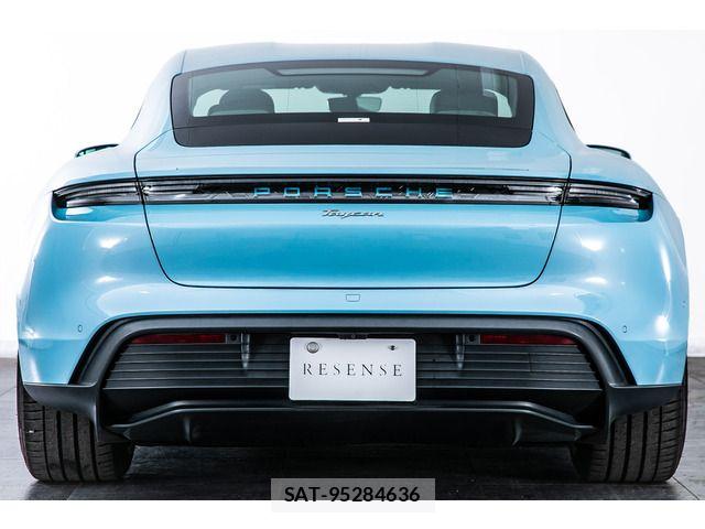 Porsche Taycan 2021-06 8660971-9