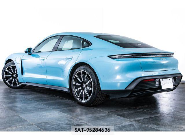 Porsche Taycan 2021-06 8660971-7