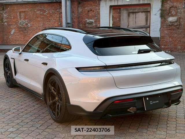 Porsche Taycan 2023-11 8246337-10