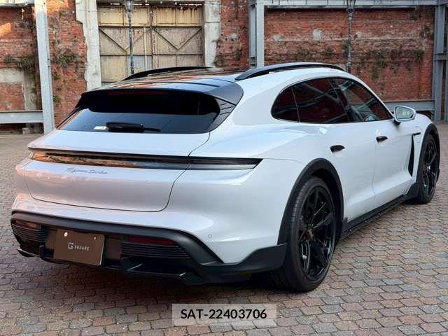 Porsche Taycan 2023-11 8246337-11