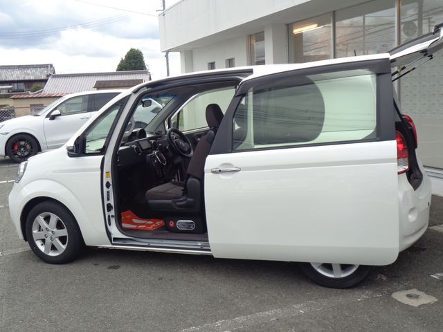 Toyota PORTE 2015-06 1548457-5