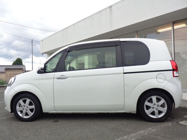 Toyota PORTE 2015-06 1548457-6
