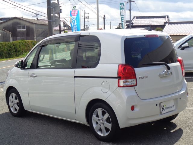 Toyota PORTE 2015-06 1548457-7