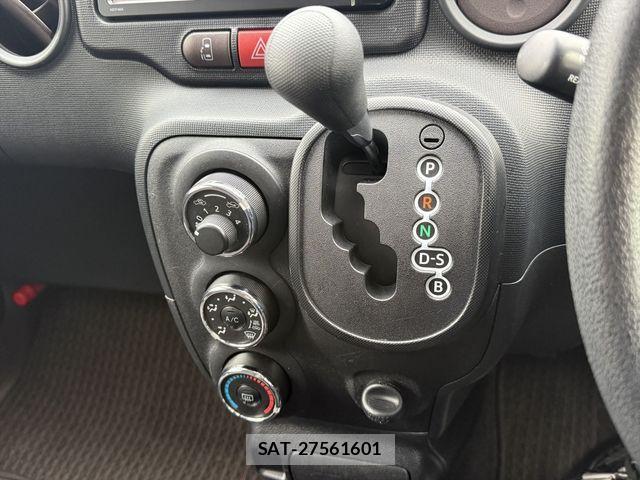 Toyota PORTE 2016-03 4394253-23