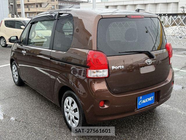 Toyota PORTE 2016-03 4394253-6