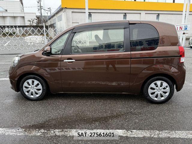 Toyota PORTE 2016-03 4394253-7