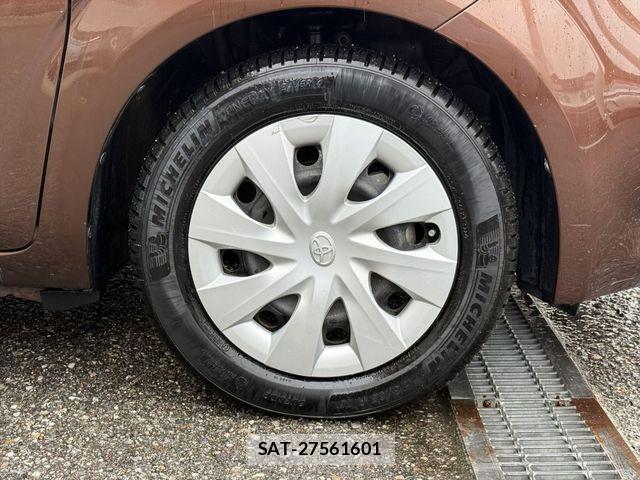 Toyota PORTE 2016-03 4394253-8