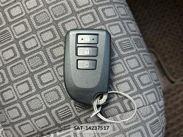 Toyota PORTE 2015-02 4599362-26