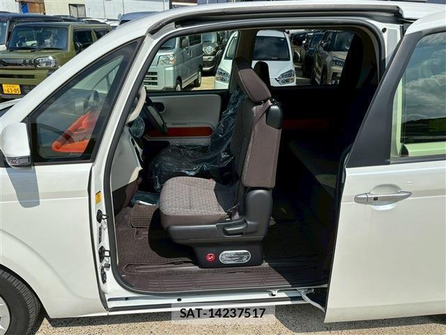 Toyota PORTE 2015-02 4599362-5