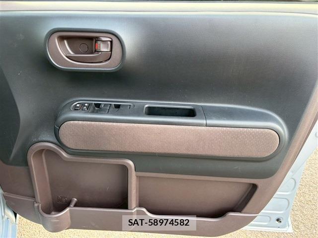 Toyota PORTE 2015-06 5875477-26