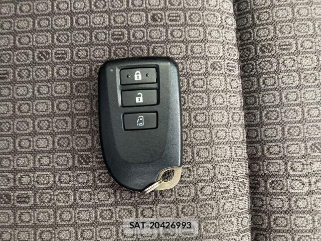 Toyota PORTE 2016-03 6717056-25