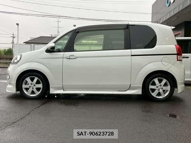 Toyota PORTE 2016-06 6717055-13