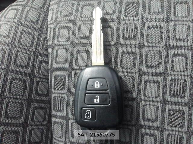 Toyota PORTE 2014-11 6752862-22