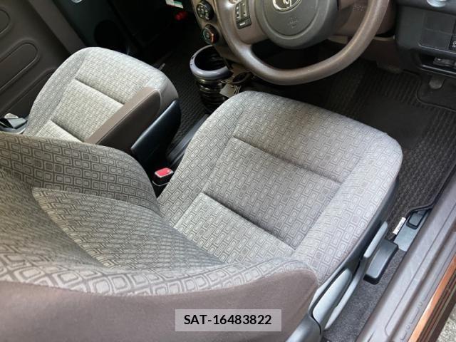Toyota PORTE 2013-10 6911177-12
