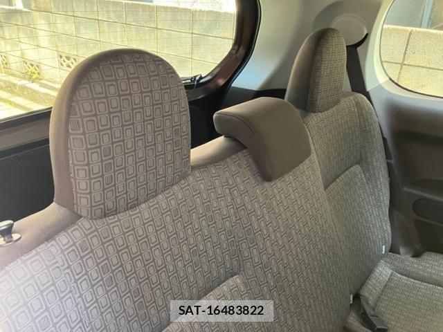 Toyota PORTE 2013-10 6911177-13