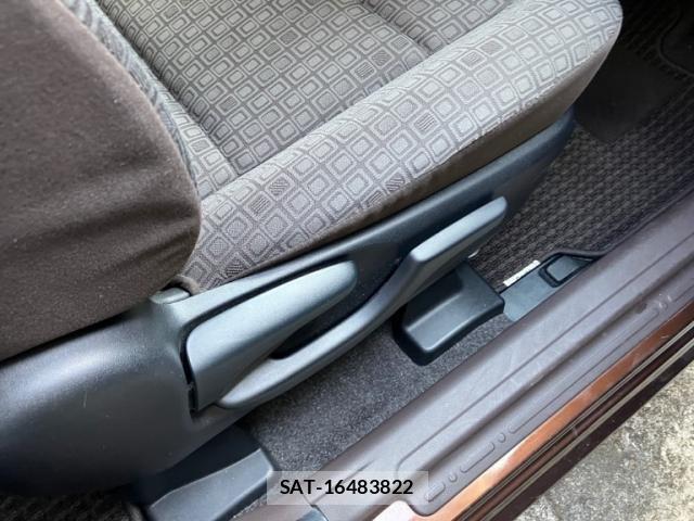 Toyota PORTE 2013-10 6911177-16