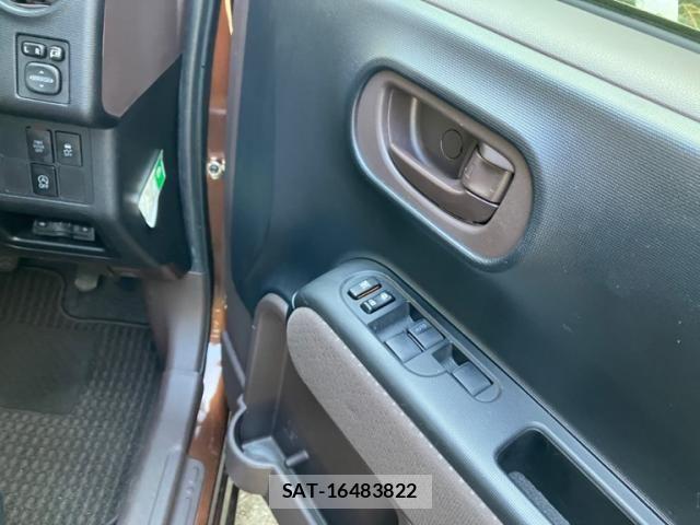 Toyota PORTE 2013-10 6911177-17