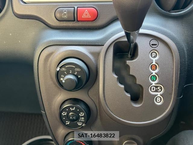 Toyota PORTE 2013-10 6911177-24