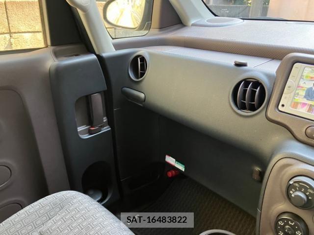 Toyota PORTE 2013-10 6911177-26