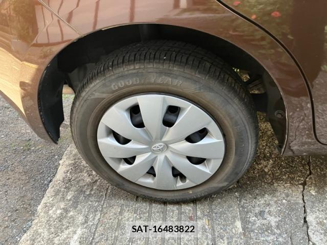 Toyota PORTE 2013-10 6911177-7