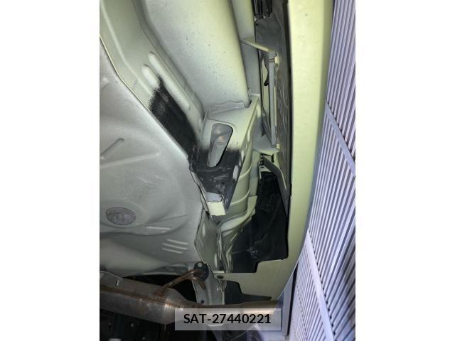 Toyota PORTE 2013-09 6911164-9