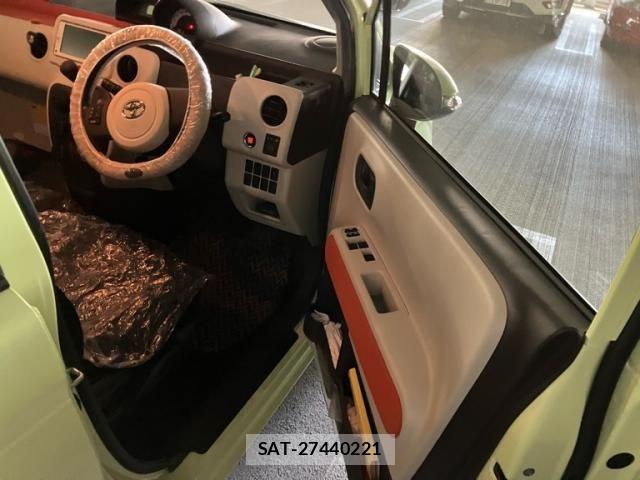 Toyota PORTE 2013-09 6911164-13