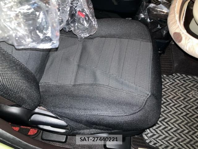 Toyota PORTE 2013-09 6911164-14