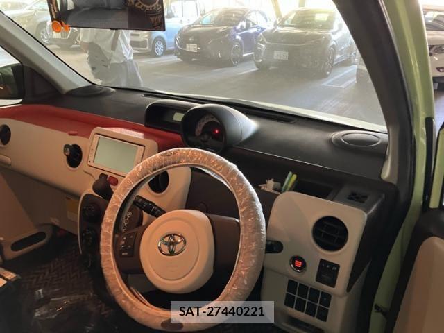 Toyota PORTE 2013-09 6911164-15