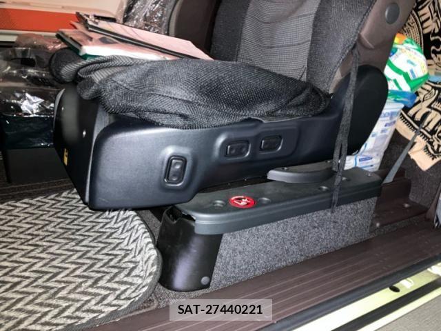 Toyota PORTE 2013-09 6911164-17