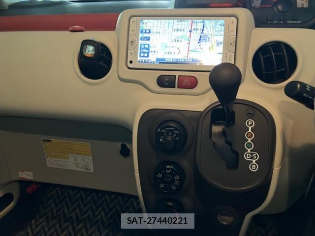 Toyota PORTE 2013-09 6911164-21