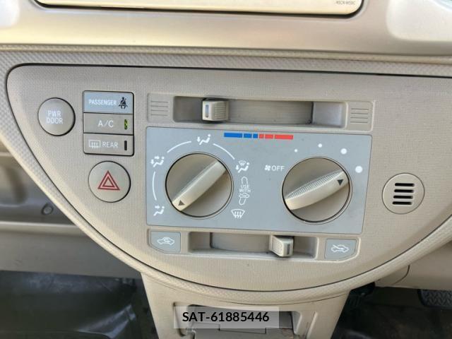 Toyota PORTE 2009-06 7223565-18