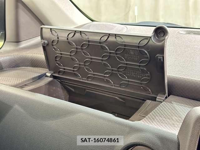 Toyota PORTE 2014-09 7217869-23