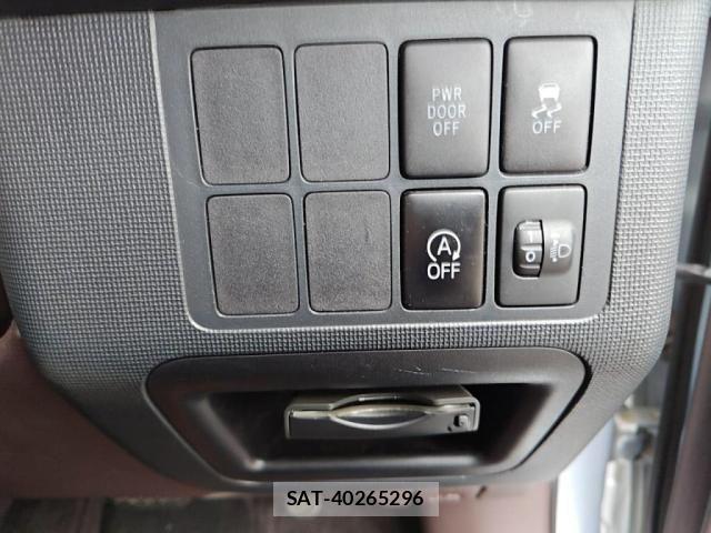 Toyota PORTE 2013-02 7223570-17