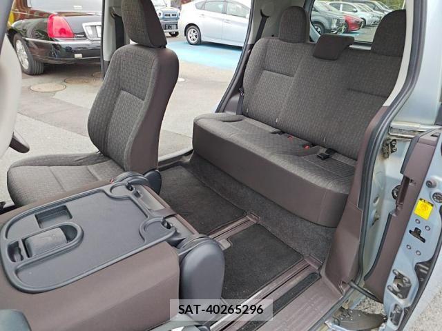 Toyota PORTE 2013-02 7223570-23