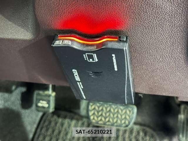 Toyota PORTE 2016-04 7223581-13