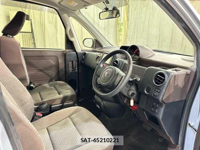 Toyota PORTE 2016-04 7223581-8