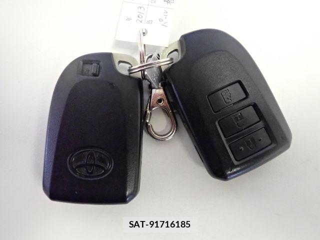 Toyota PORTE 2013-06 7250299-26