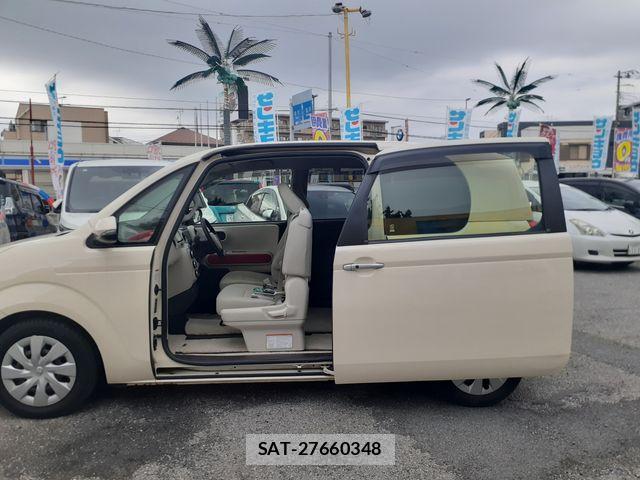 Toyota PORTE 2015-07 7272705-9