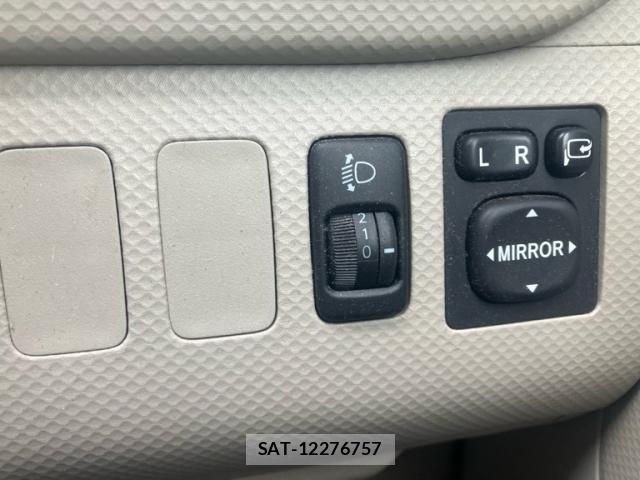 Toyota PORTE 2011-11 7329372-17