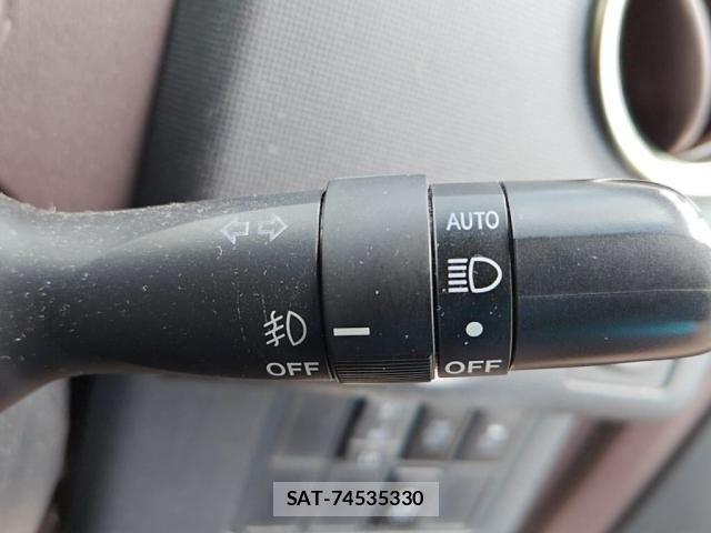 Toyota PORTE 2015-09 7456784-14
