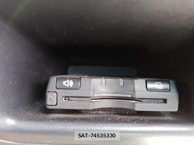 Toyota PORTE 2015-09 7456784-15