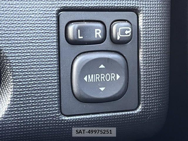 Toyota PORTE 2013-04 7456785-17