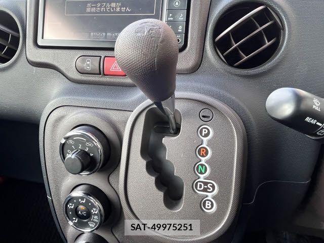 Toyota PORTE 2013-04 7456785-19
