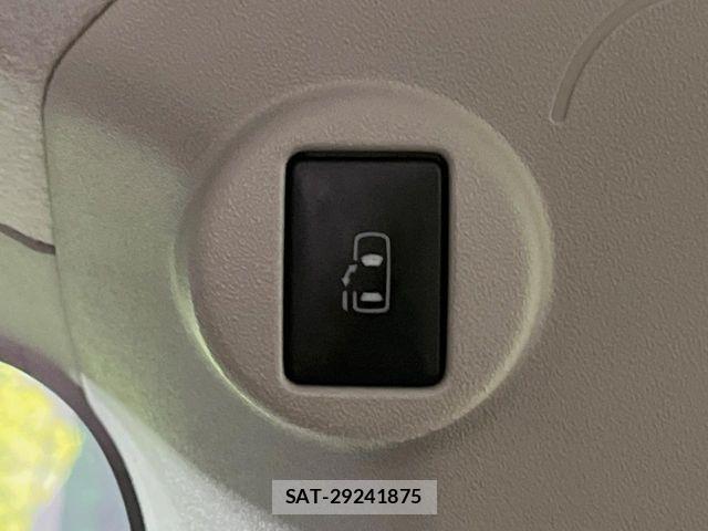 Toyota PORTE 2013-11 7562639-4