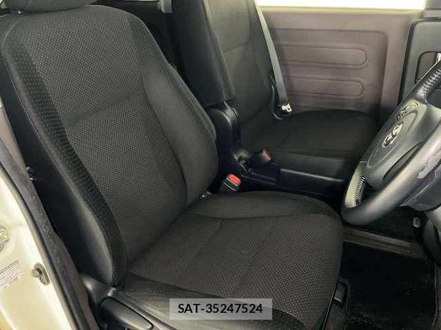 Toyota PORTE 2019-09 7562638-15