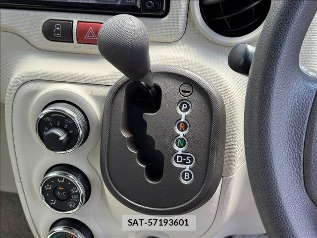 Toyota PORTE 2017-06 7619187-11