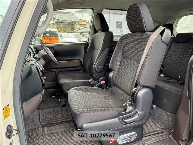 Toyota PORTE 2015-03 7619190-16