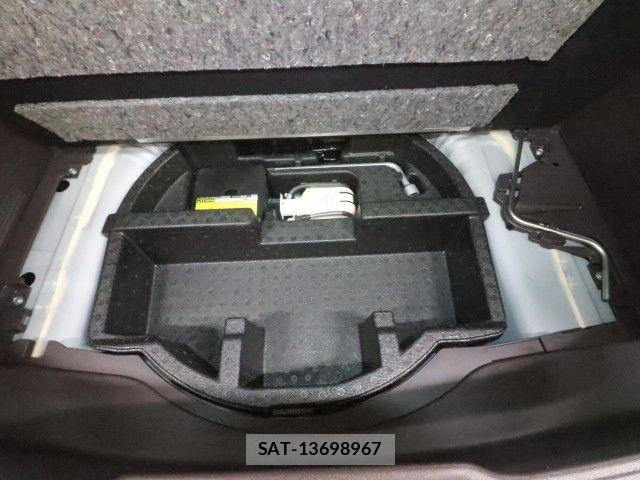 Toyota PORTE 2014-09 7619188-13