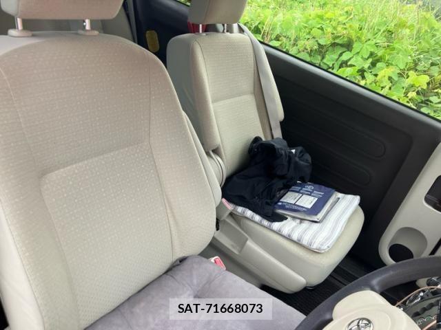 Toyota PORTE 2012-10 7619192-17