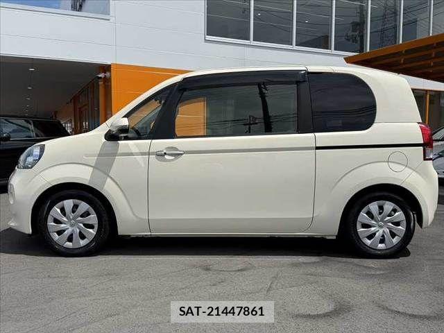 Toyota PORTE 2015-12 7727232-11